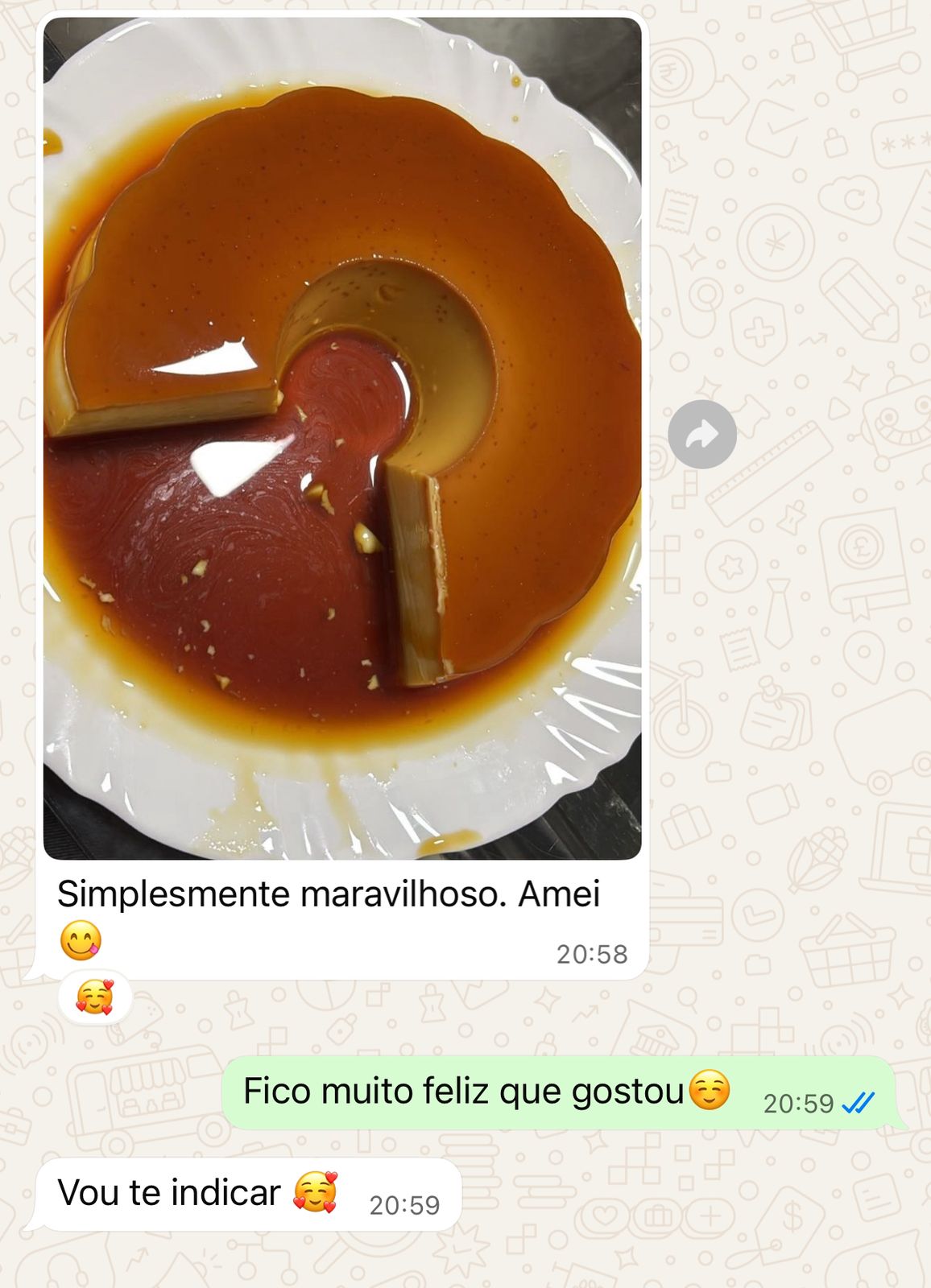 Cliente envia foto do pudim recém-cortado e diz: 'Simplesmente maravilhoso. Amei. Vou te indicar'